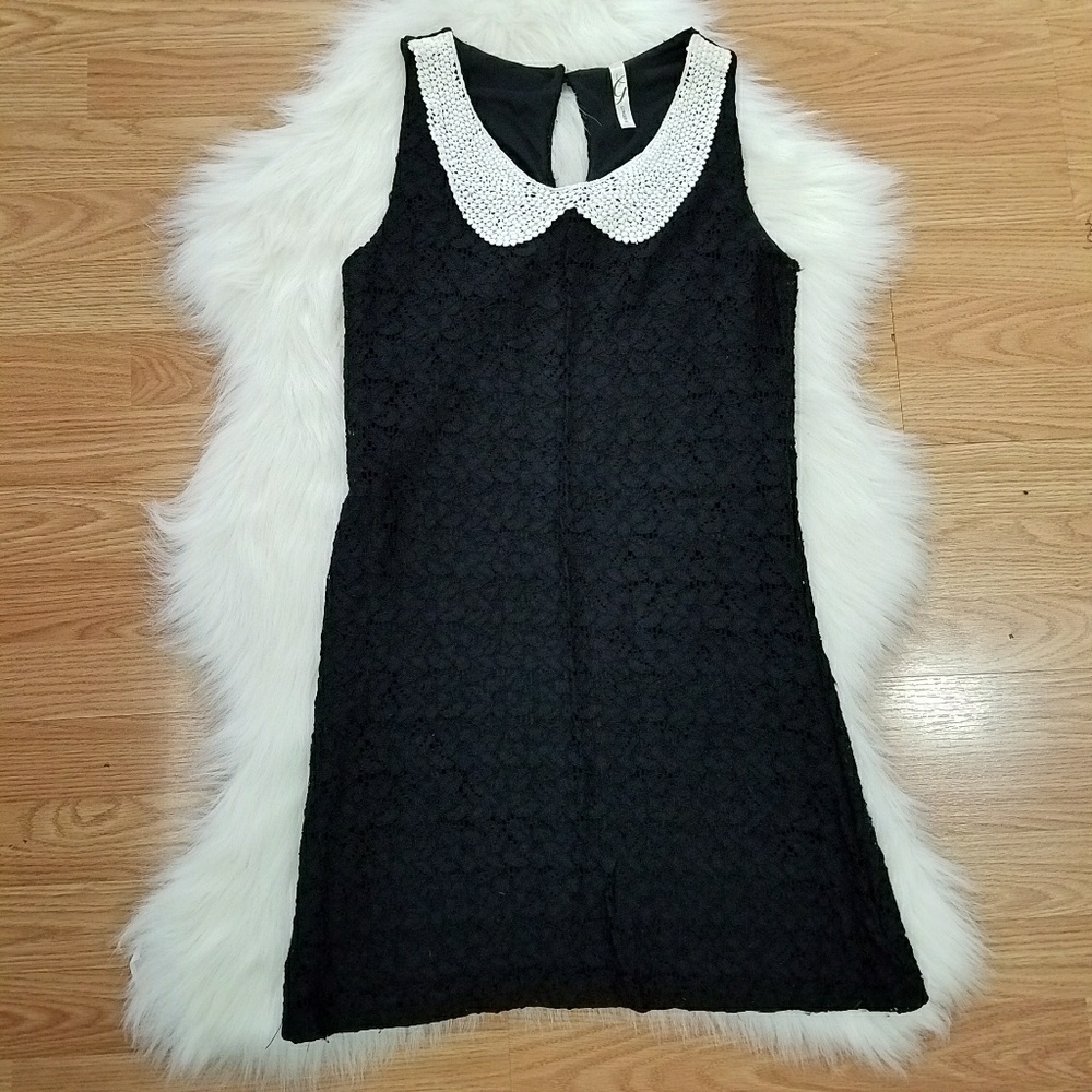 Mod Black Floral Lace Dress w White Crochet Collar
